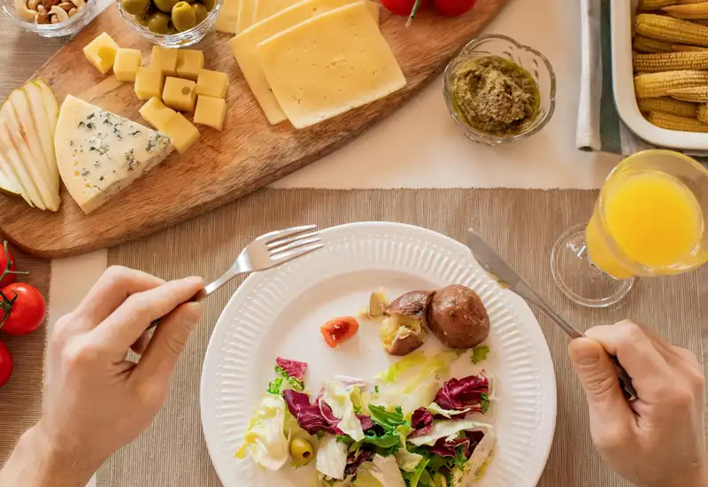 Czy można jeść ser żółty będąc na diecie?