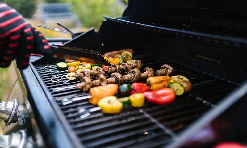 Jak grillować sery? Chrupiąca skórka i kremowe wnętrze