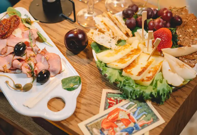 Tajemnice kuchni i tarota - jakie potrawy wzmocnią Twoją intuicję ?