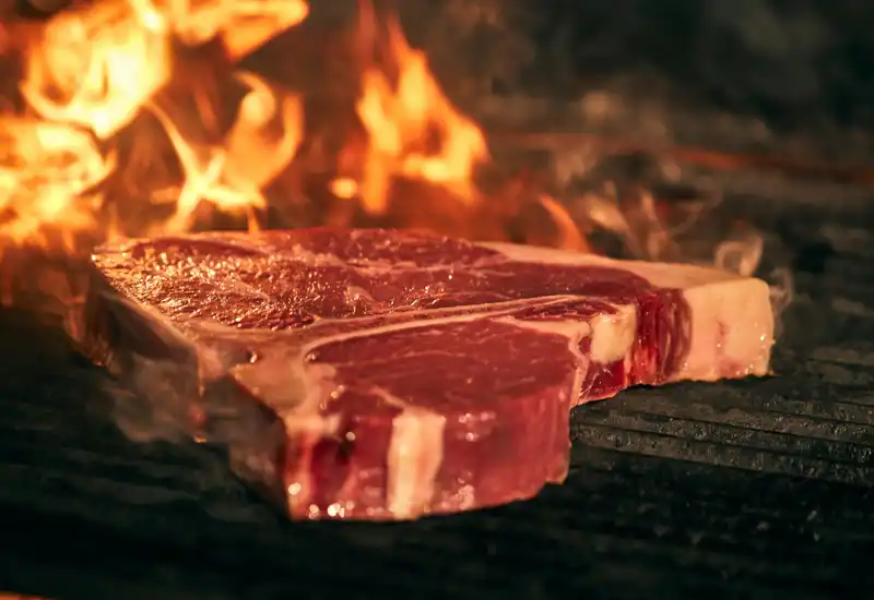 Porterhouse steak - czym różni się od innych steków i jak go przygotować?