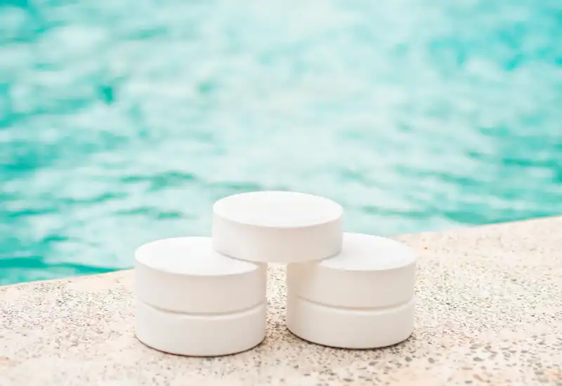 Dlaczego warto wybrać tabletki wielozadaniowe do basenu?